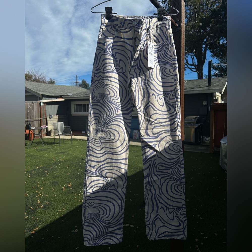 Brand new never worn Zara jeans with swirl print